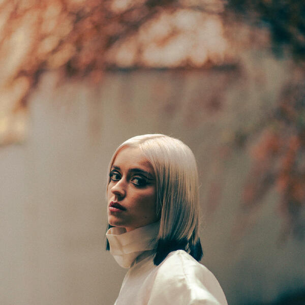 Elsie Bay - Beige & White